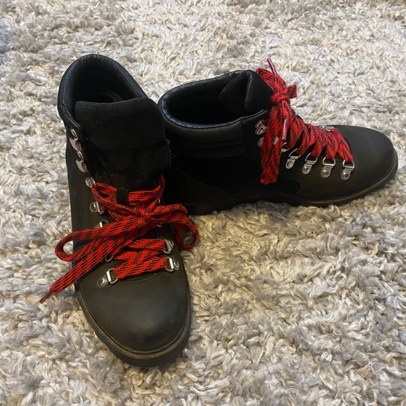 Sorel leather hiking boots- size 8 in great preloved condition! - Picture 4 of 4